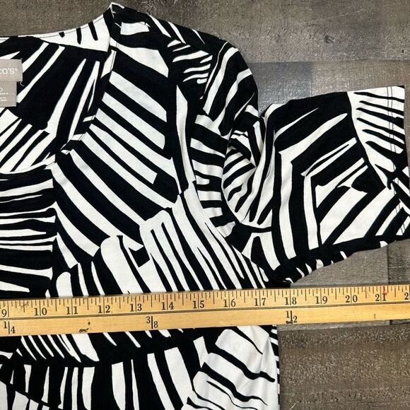 Chicos Women’s Size 0 Palm Print Top Black White Short Sleeve Side Tie Summer - Picture 9 of 9